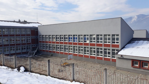 ОТАЦ ЗЛОСТАВЉАНЕ ДЕВОЈЧИЦЕ: Уништавали нам дете, надомак куће и школе!