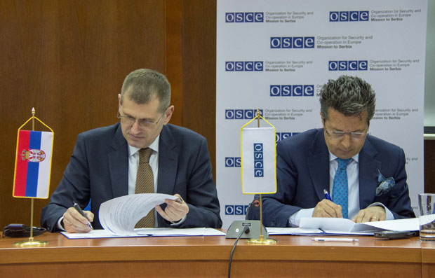 ОЕБС донирао 45 компјутера полицији