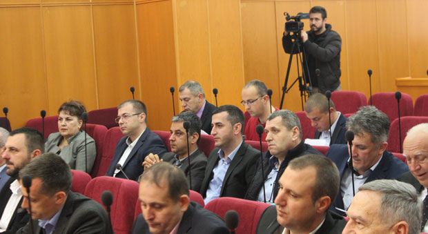 Топи се опозиција у Требињу!