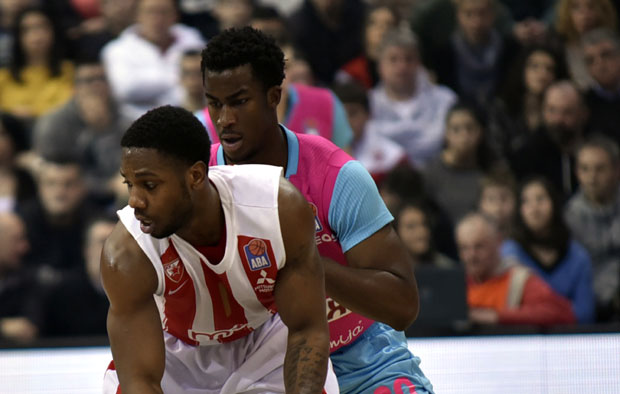 ПОБЕДЕ ПРАВЕ АТМОСФЕРУ: Звезда дочекује Мегу