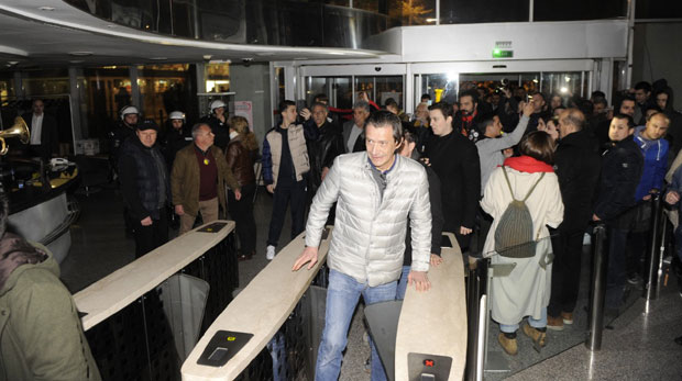 Ројтерс: Демонстранти на кратко упали у државну телевизију