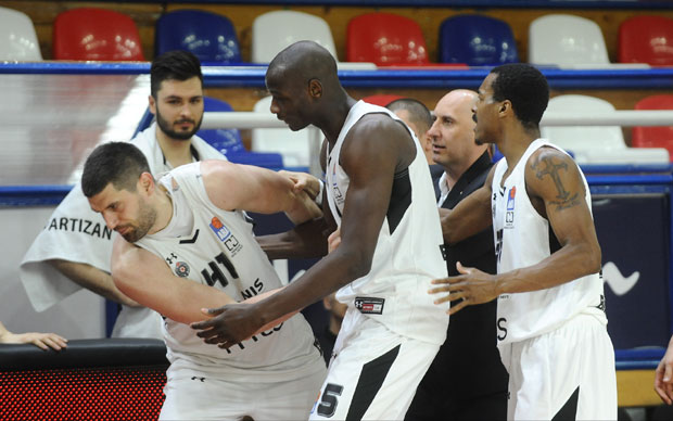 ВАРНИЧИЛО У ЖЕЛЕЗНИКУ: Гагића једва одвојили од Бурсаћа (ФОТО, ВИДЕО)