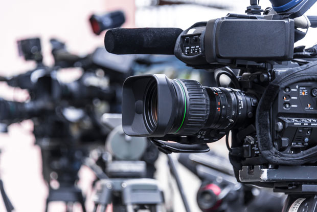 Страни медији уживо пратили насиље