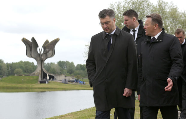 Две колоне у Јасеновцу