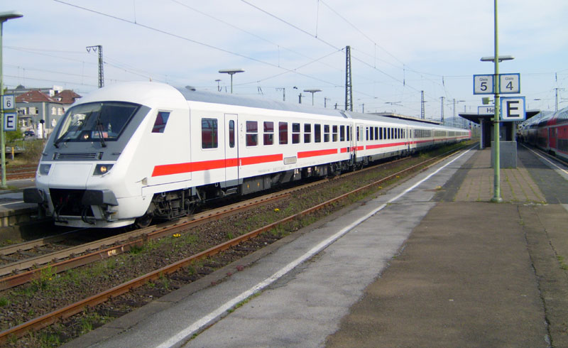 Пијани мушкарац тражио од машиновође да успори воз