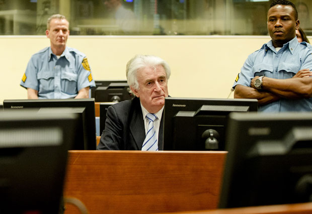 Афере урушиле поверење у Хаг