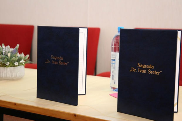 ТВОРЦИМА НОВИХ ПОЈМОВА ДОДЕЉЕНА НАГРАДА: Хрватски језик богaтији за три нове речи