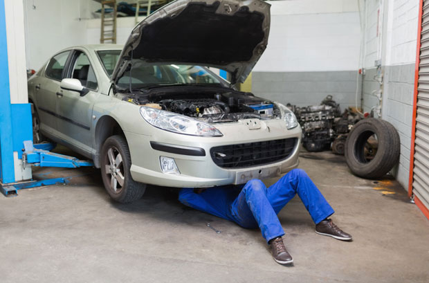 СУМЊИВА НАПРАВА ОТКРИВЕНА У АУТО-СЕРВИСУ: Врањанцу подметнут експлозив