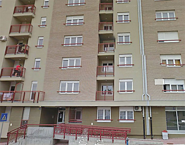 Огласну таблу зграде заменио модеран сајт