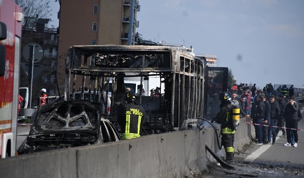 ИНЦИДЕНТ У ИТАЛИЈИ: Возач покушао да запали аутобус са децом