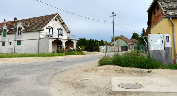 ПРОБЛЕМИ ЖИТЕЉА САЈЛОВА: Фале стазе и семафори