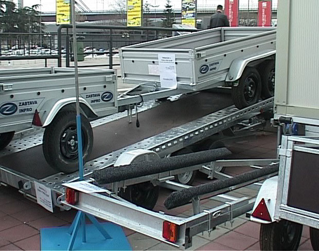 ЗАСТАВА ИМПРО: Катанац на фабрику