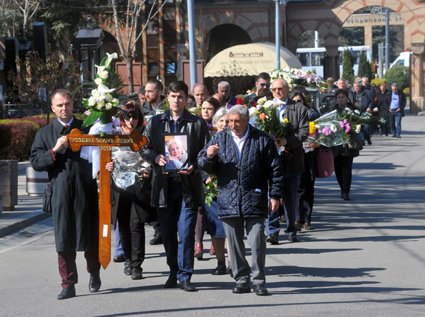 ИСПРАЋАЈ НА НОВОМ ГРОБЉУ: Сахрањена Гроздана Олујић Лешић 