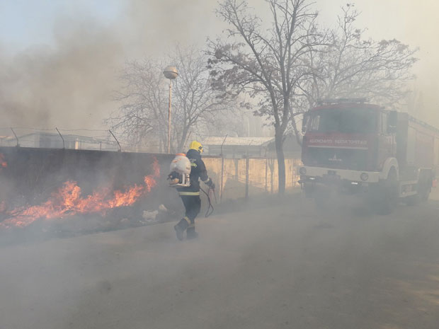 Изненадни пожар на периферији Кикинде (ФОТО)