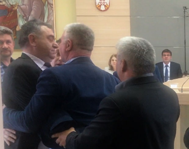 Одборник насрнуо на градоначелника Пирота