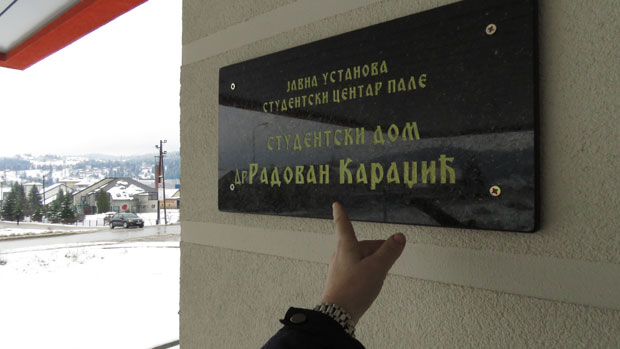 СЛЕДИ ПРИТИСАК ЕУ НА СРПСКУ: Траже да се Караџићу одузме и орден