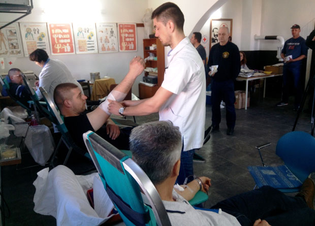 АКЦИЈА ЦРВЕНОГ КРСТА У МОДРИЧИ: За болесне дали 32 литра крви 