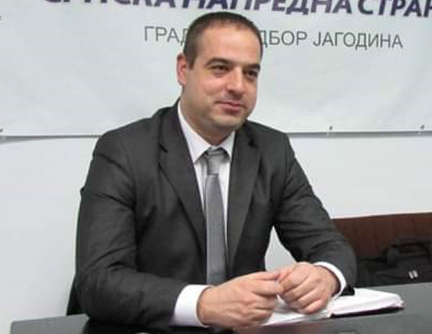 ИНЦИДЕНТ У ЈАГОДИНИ: Вођа протеста „Један од пет милиона тражио председника Градског одбора СНС-а, па вербално напао његове колеге