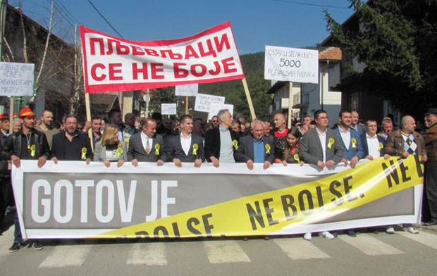 ПРОТЕСТ У ПЉЕВЉИМА: Ђукановић мора поднети оставку, ако то не уради самовољно пробуђена свест грађана ће то учинити