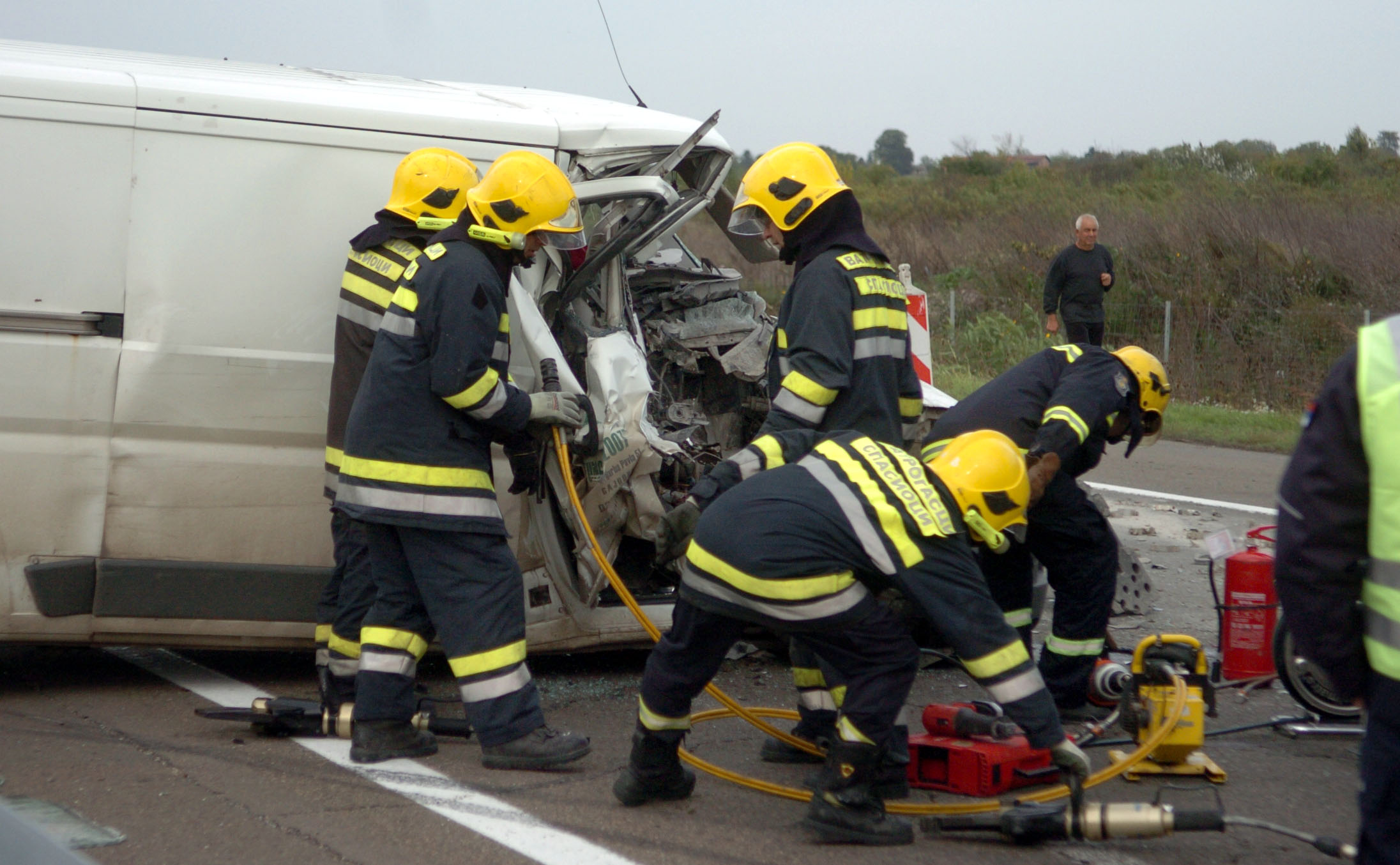 САОБРАЋАЈНА НЕСРЕЋА КОД ВАЉЕВА: Повређено седморо људи 