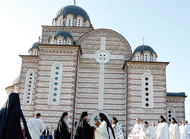 СКАНДАЛ НА КОСОВУ: Телевизији Мост забрањен улазак у цркву Светог Димитрија