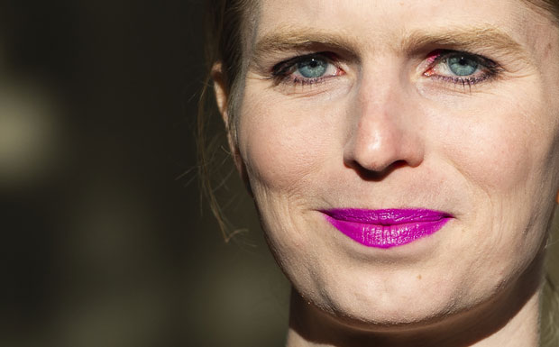 Присталице Челси Менинг траже њен премештај из самице