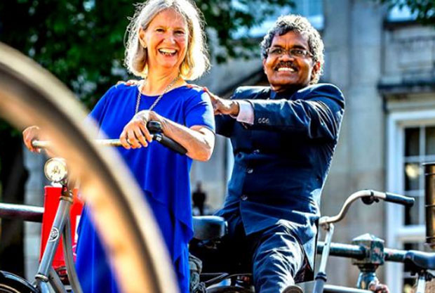 Индијац бициклом путовао до Шведске због жене свог живота: После 40 година они су и даље заједно (ФОТО)