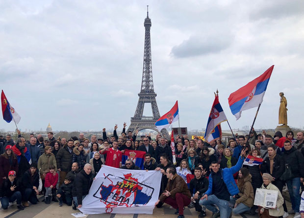 СЕЋАЊА НА БОМБЕ НЕЋЕ ИЗБЛЕДЕТИ: У Паризу и Стокхолму обележене две деценије од бомбардовања СРЈ 