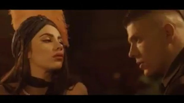 Слободан Радановић са бринетом у казину