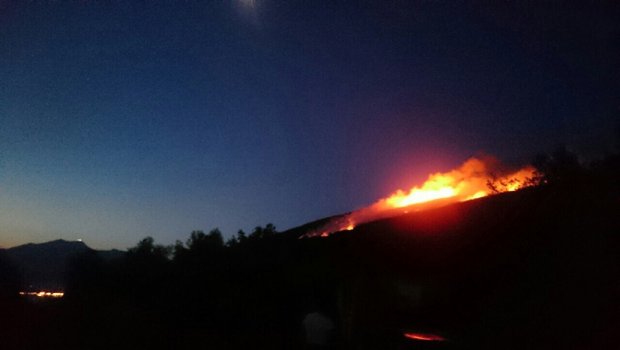 ВЕЛИКИ ПОЖАР КОД КОЛАШИНА: У гашењу пожара учествују и авиони