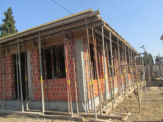 ЗНAК ДA ИMA ЖИВOTA НA СEЛУ: Изградња првoг вртићa у Обудовцу привoди сe крajу (ФОТО)