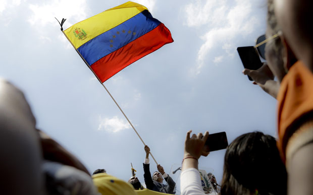 ВЕНЕЦУЕЛА НА ИВИЦИ РАТА: Руски авиони стигли; Гваидо позива на Операцију Слобода која ће водити преузимању власти