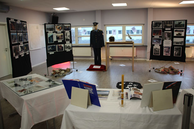 КОМЕМОРАЦИЈА У НЕМАЧКОЈ: Обележена 20. годишњица НАТО агресије у Српском културном центру (ФОТО)