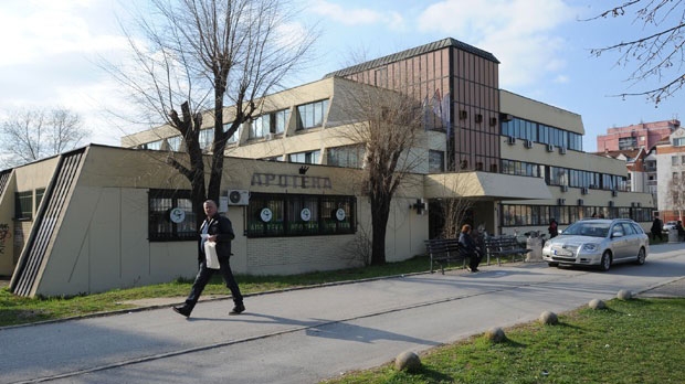 НОВИ НАПАД НА ЛЕКАРЕ У НОВОМ САДУ: Насрнуо на докторку, пацијенти покушали да је одбране