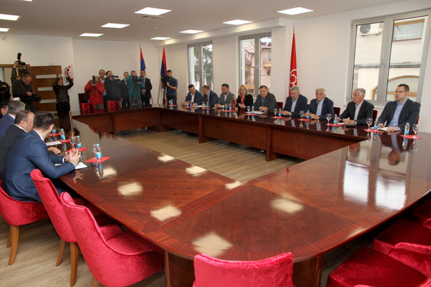 Додик понудио фотеље Бореновићу и Говедарици!