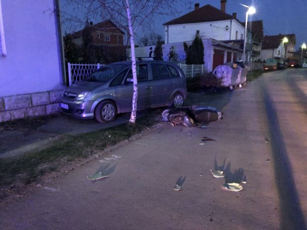 Скутером ударио у паркирани ауто и настрадао (ФОТО)