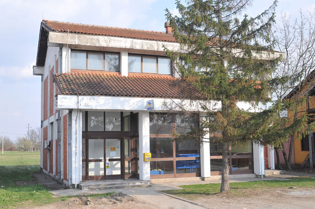 САМ СЕБЕ ВЕЗАО И ЗАЛЕПИО ТРАКУ ПРЕКО УСТА: Радник поште исценирао пљачку да би покрио мањак у каси