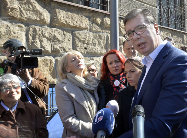 ВУЧИЋ О КРЕДИТИМА У ШВАЈЦАРЦИМА: Предложићемо решење до наредног петка; На уговорима нису потписи суодговорних – Ђелића, Динкића и Јелашића