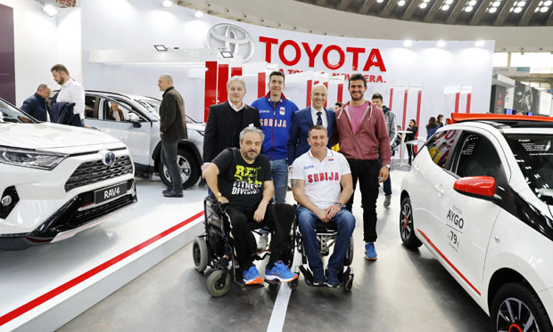 ПАРАОЛИМПИЈЦИ ПОСЕТИЛИ ТОЈОТУ: Специјални гости на Међународном салону аутомобила у Београду (ФОТО)
