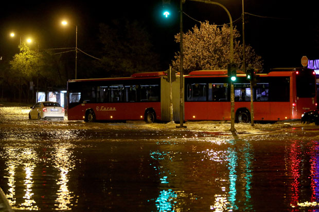 Пукла водоводна цев на Чукарици, саобраћај преусмерен на хиподром
