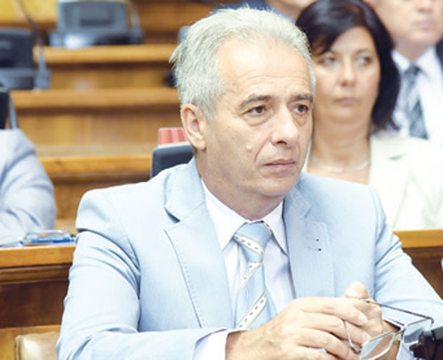 ШПИЈУНКА: Сумњив џип