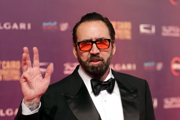 ДИВЉАО У КАНЦЕЛАРИЈИ: Николас Кејџ алкохолисан дошао по дозволу за венчање (ВИДЕО)