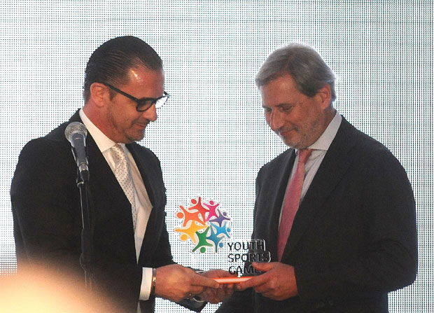 МИЈАТОВИЋ ЧЕСТИТАО МИЛОШЕВИЋУ Цимеру мој, срећно и све најбоље! Знам да можеш и да ћеш за Партизан да даш целог себе