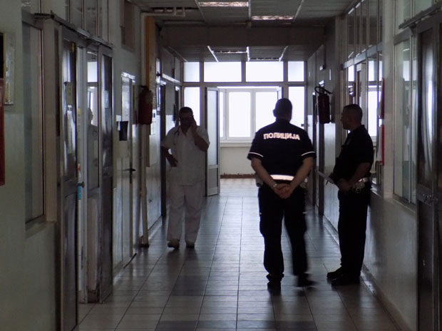 ДОКТОРКИ ПОВРЕДИО ШАКУ: У лесковачкој Општој болници пацијент напао дежурног лекара