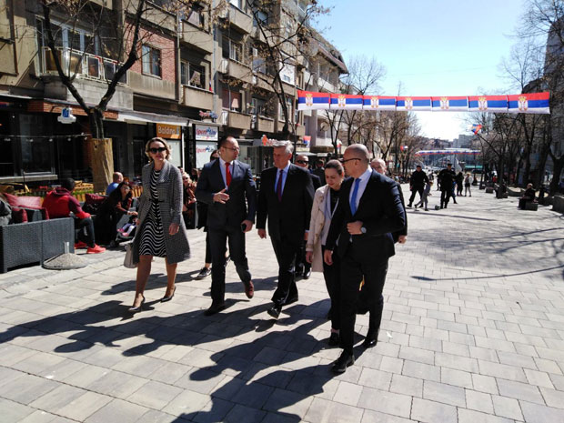 Амбасадор Коснет у Северној Митровици са лидерима Српске листе (ФОТО)