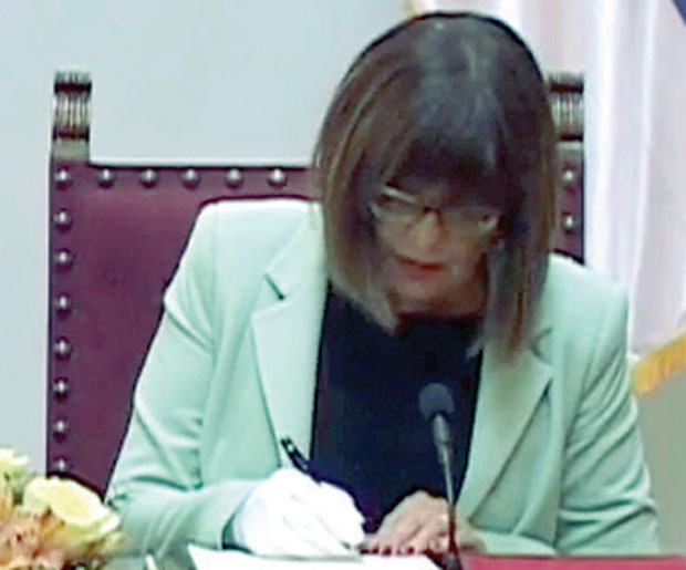 ШПИЈУНКА: Крива је рингла