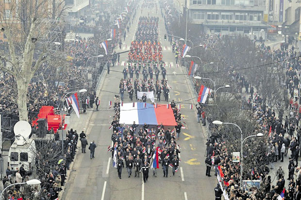 РУШЕ ПРАЗНИК РС: Бошњаци и Хрвати ударили на Српску