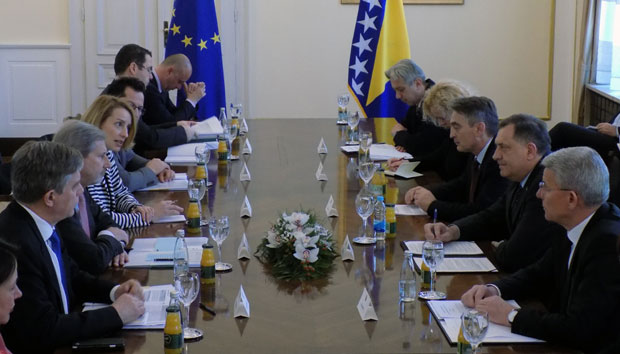 И ДАЉЕ НЕМА ФОРМИРАЊА ВЛАСТИ У САРАЈЕВУ: Хан не може да убеди  Бошњаке