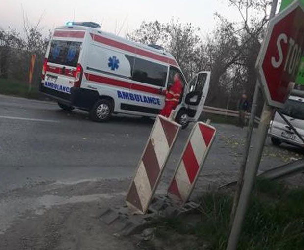 НЕСРЕЋА КОД СРЕМСКИХ КАРЛОВАЦА: Погинуо пешак, мотоциклиста повређен