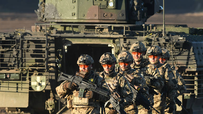 ЕУ да користи дипломатска и хуманитарна средства, не војску